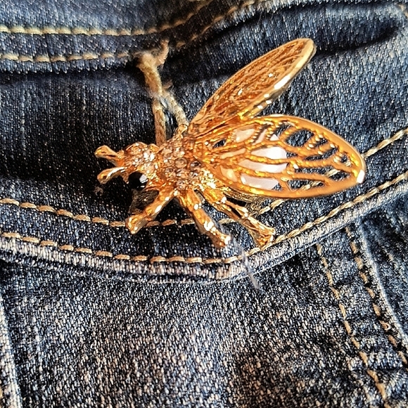 18K Gold Plated Stainless Steel And Rhinestones Bee Brooch. New - Picture 2 of 7